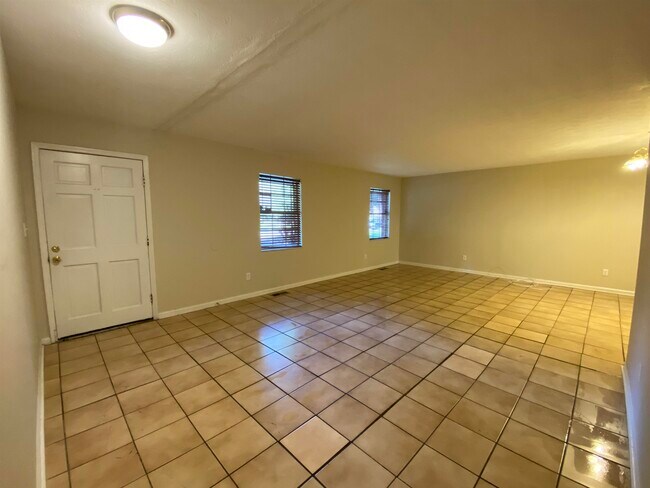 Building Photo - 2506 Waldemar Ln