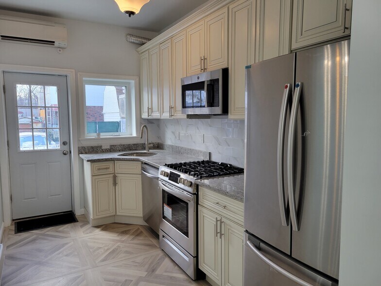 Kitchen - 8540 102nd St