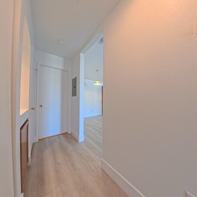 Building Photo - Upgraded 1 Bed 1 Bath Second-Story Condo at Opulence!