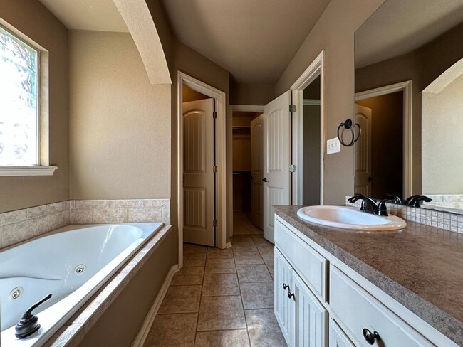 Building Photo - Spacious Elegance: Your Dream 3 Bed, 2 Bath Home with a Cozy Fireplace and 2-Car Garage!