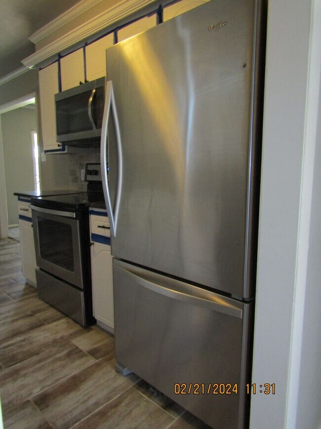 Building Photo - MacArthur Schools Area!