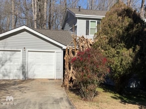 Building Photo - 2870 Woodhollow Ln