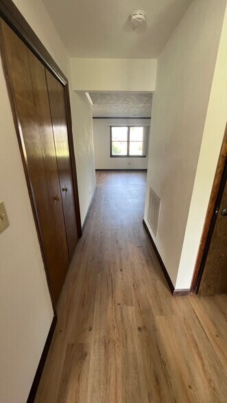 Building Photo - 520 Circle Pine Dr