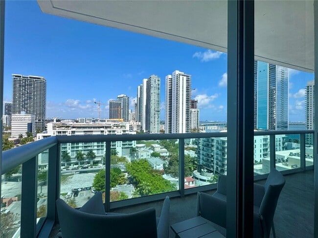 Building Photo - 333 NE 24th St