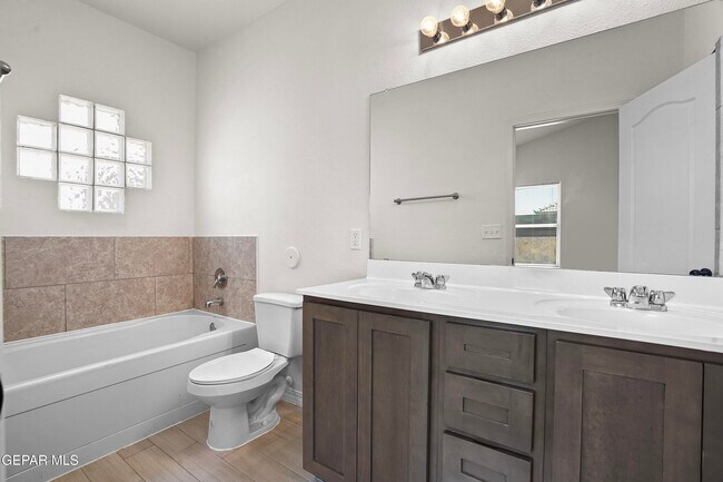 Building Photo - 901 Betton Pl