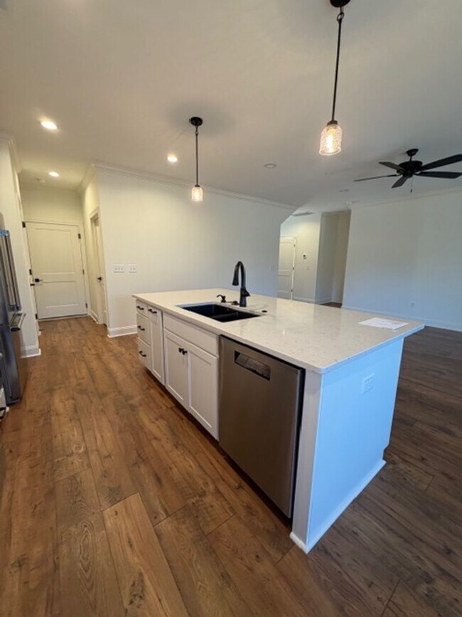 Building Photo - Maryville 37803 - 4 bedroom 3.5 bath - call Ed Johnson 865-924-5045