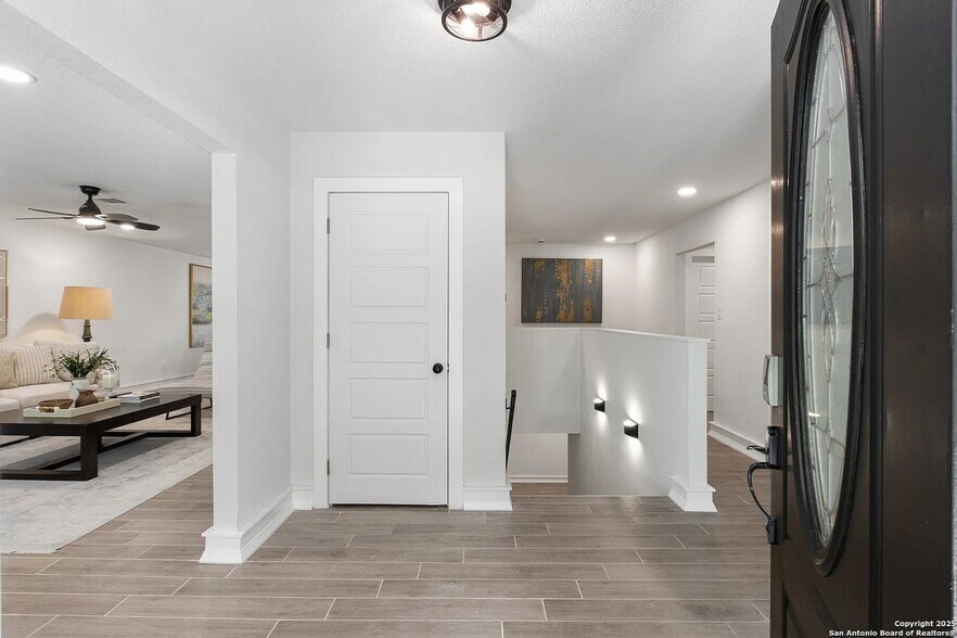 Building Photo - 123 E Brandon