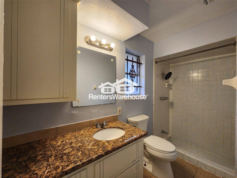 Building Photo - 9619 Guest St