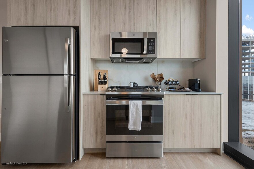 Building Photo - 1044 W Van Buren St