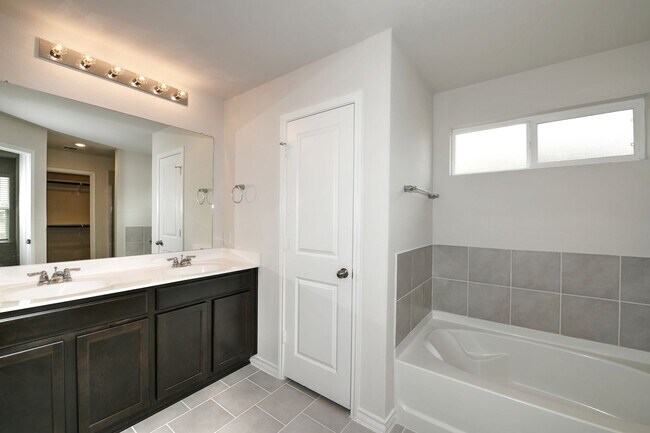Building Photo - 13035 Minuet Sway