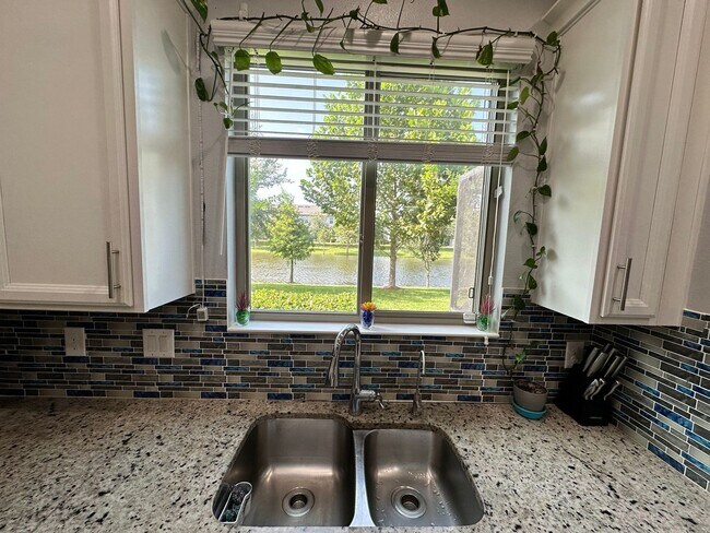 Building Photo - Lease this 3BR End-Unit Townhome in Gated Community with Water View!