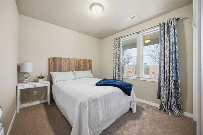 Building Photo - 368 Wishkah Dr