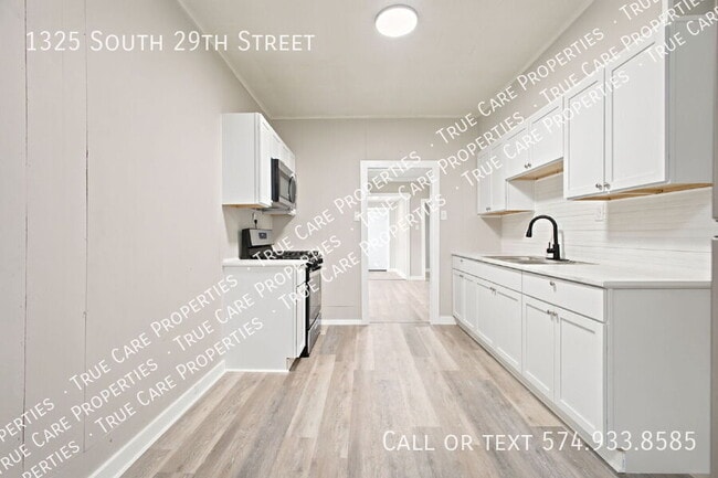 Building Photo - 1325 S 29th St