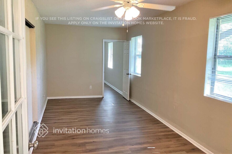 Building Photo - 1142 SW 14th St