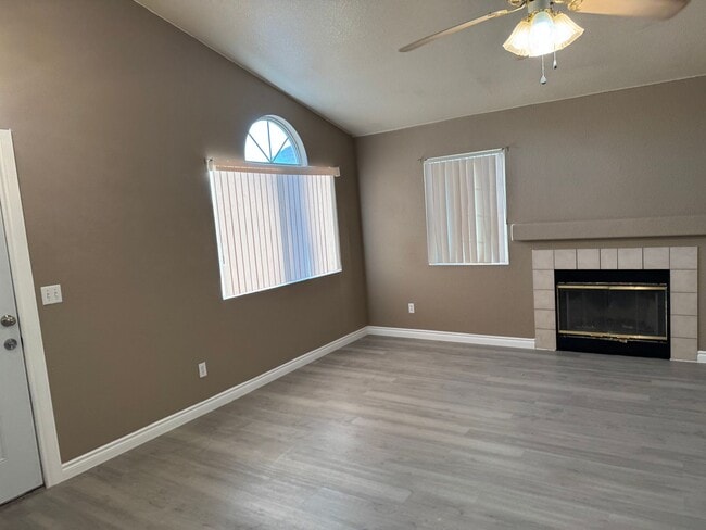 Building Photo - 2 Bedroom FAST MOVE IN!