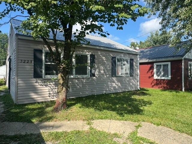 Building Photo - 3225 Felician St