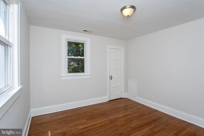 Building Photo - 104 53rd St NE