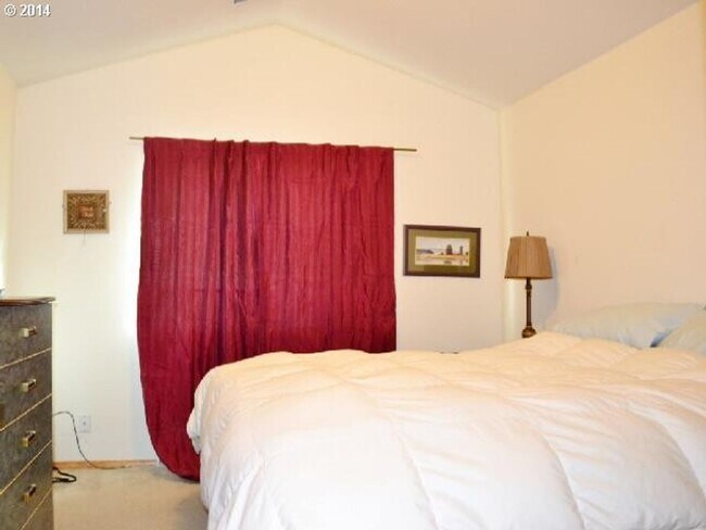 Building Photo - 17372 SW Donald Ct
