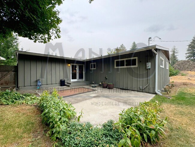 Building Photo - Stunning & Spacious South Hill Home