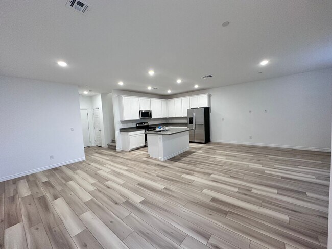Building Photo - 329 Laurel Peak Dr
