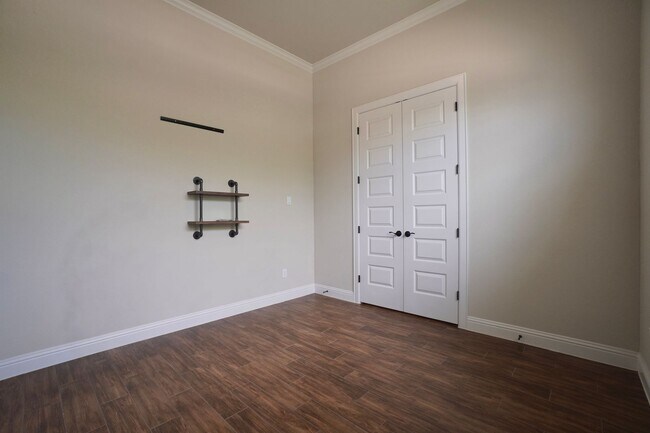 Building Photo - 6650 Verona Pl