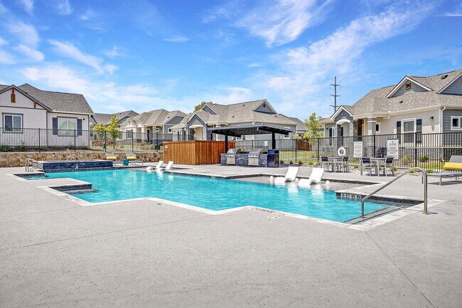 Building Photo - 5553 Lockhart Ln