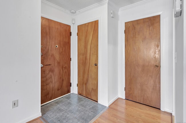 Building Photo - 3012 Madison Ave