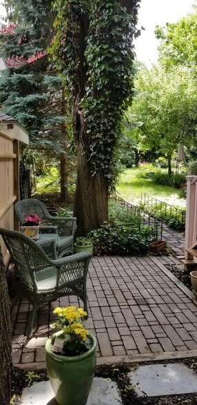 Private Patio - 16 Dresden St