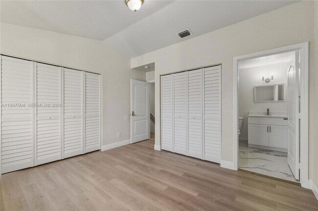 Building Photo - 810 NE 212th Terrace