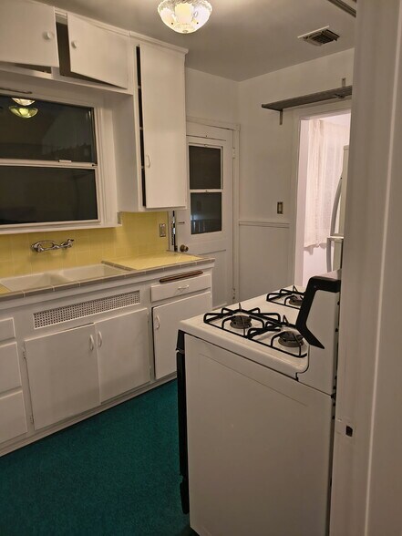 kitchen - 5216 1/2 Agnes Ave