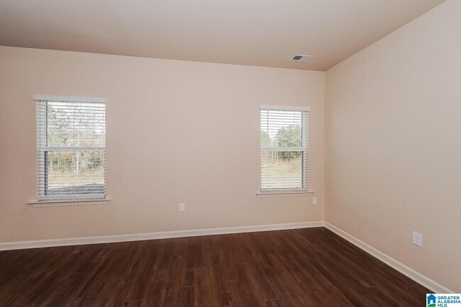 Building Photo - 124 Clover Ln