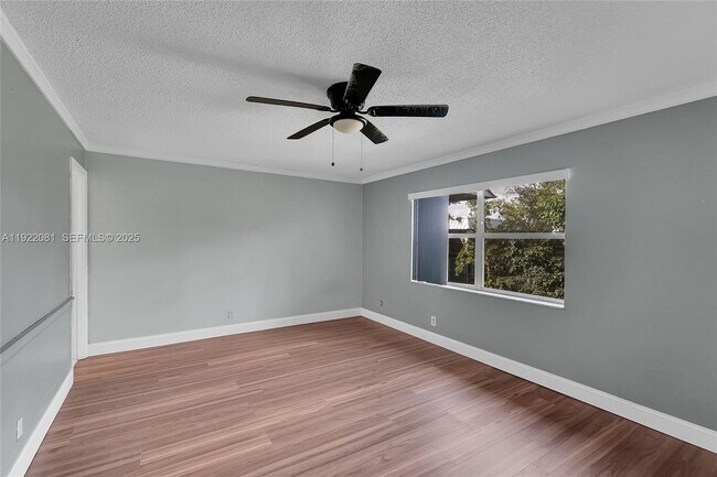 Building Photo - 6101 N Falls Cir Dr