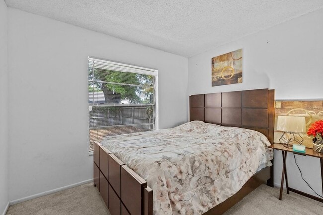 Building Photo - 1345 Tindaro Dr