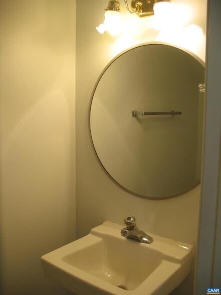 Building Photo - 270 Albert Ct