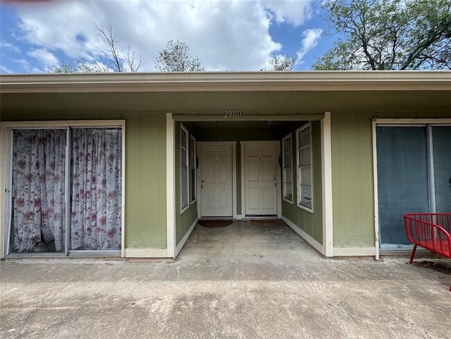 Primary Photo - 2900 Lovell Dr
