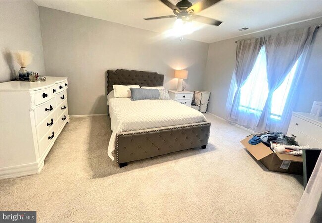 Building Photo - 9437 Hickory View Pl