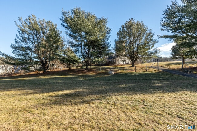 Building Photo - 60 Old Town Rd