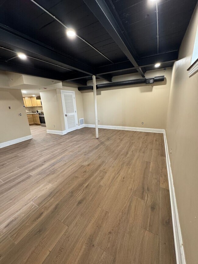 Building Photo - 330 Linden Ave