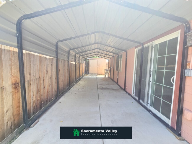 Building Photo - 8282 Meadowhaven Dr