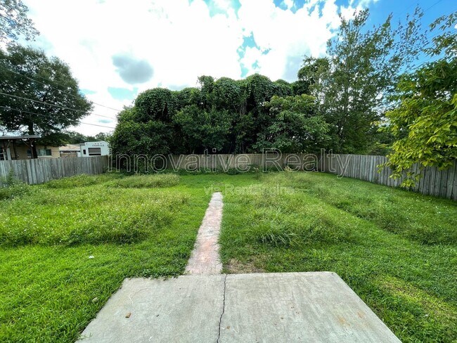 Building Photo - 6518 Cocos Dr