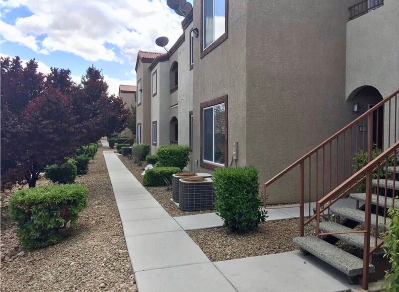 Primary Photo - 9580 W Reno Ave