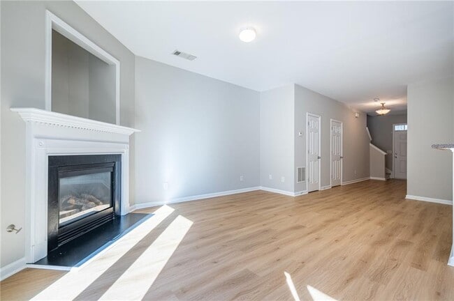 Building Photo - 2245 Leicester Way SE