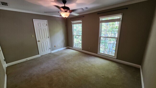 Building Photo - 310 Milesford Ct