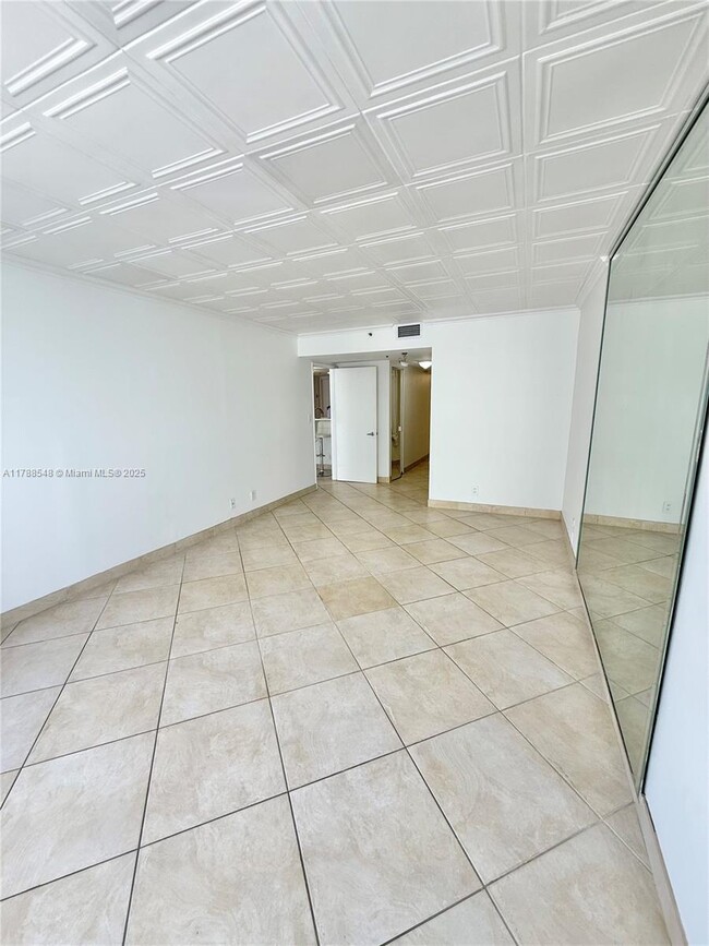 Building Photo - 1717 N Bayshore Dr