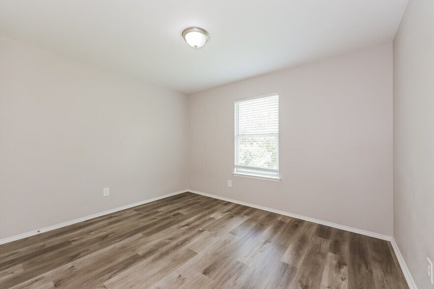 Building Photo - 1016 Matamoros Plaza