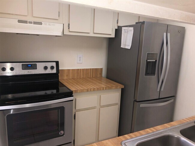 Building Photo - 8006 SW 149th Ave