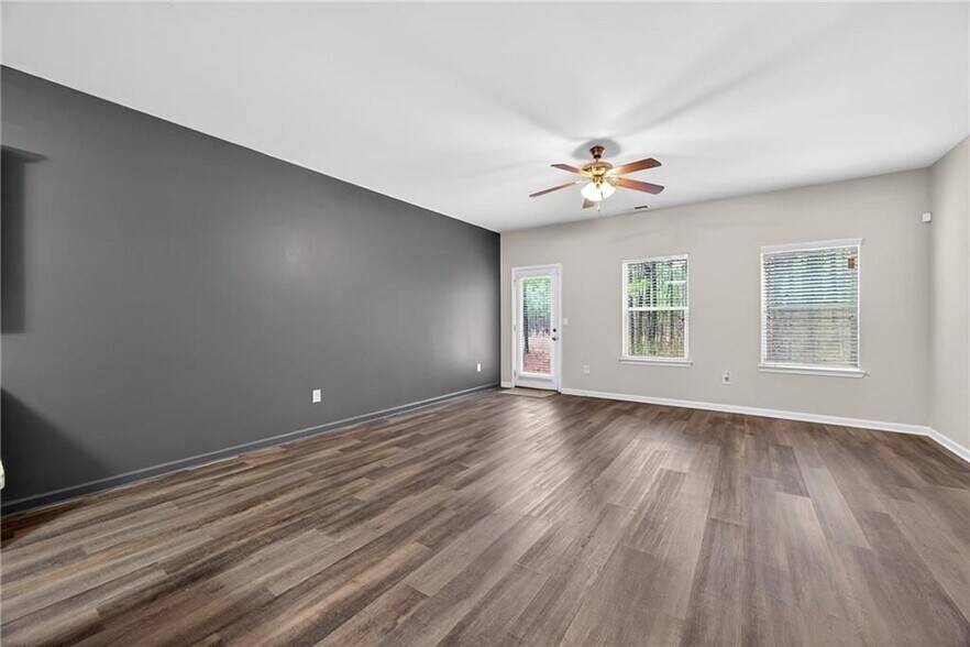 Building Photo - 4497 Ravenwood Dr