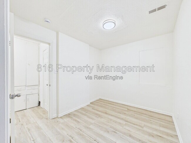 Building Photo - 6711 Agnes Ave