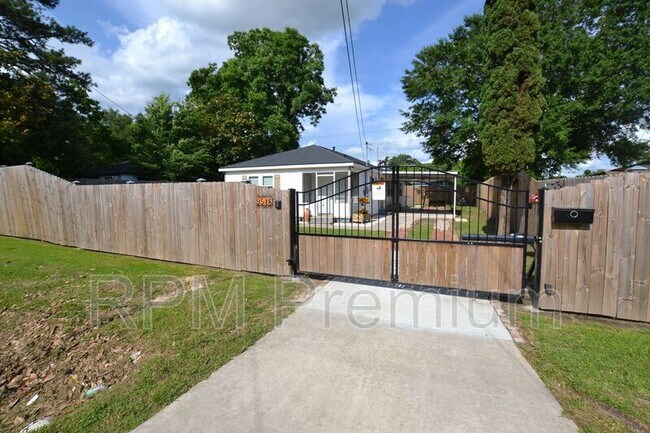 Building Photo - 9516 Gassie St