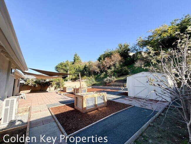 Building Photo - Beautiful move-in ready home in Guajome Park Estates!